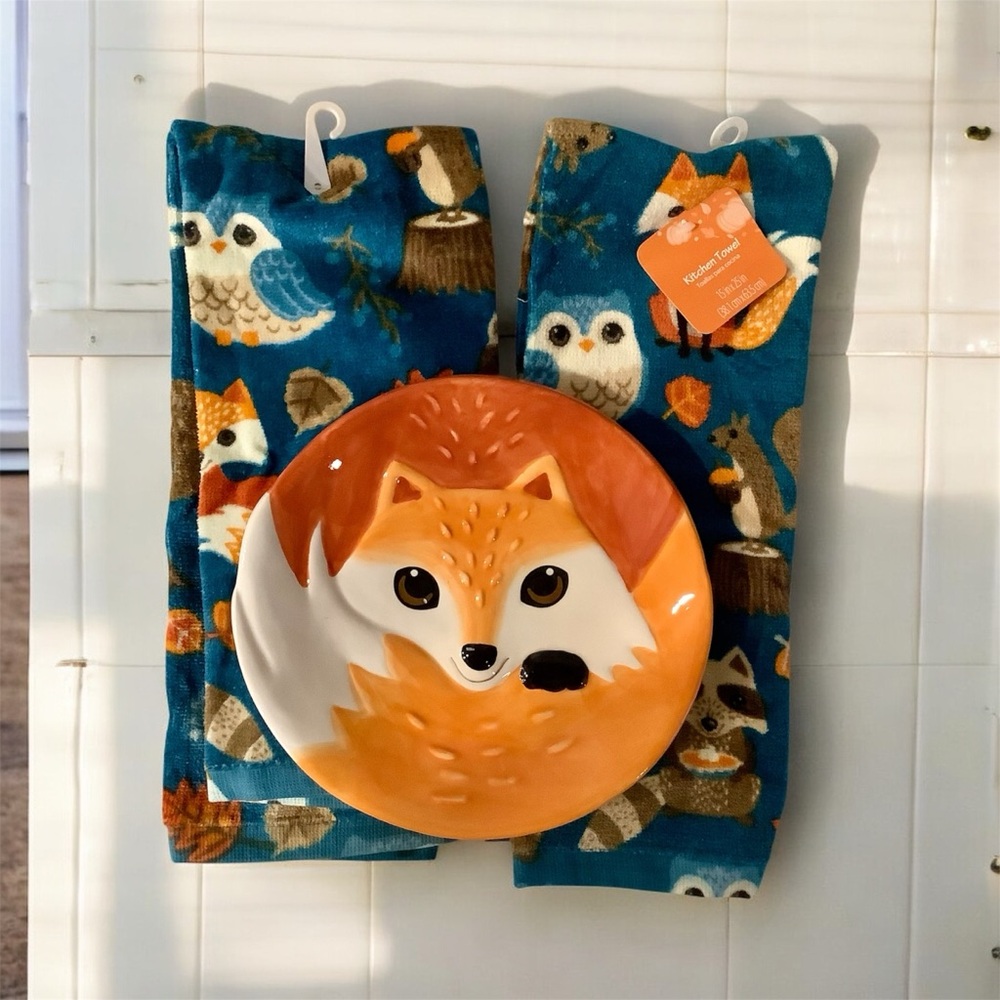 NWT Bundle-Two Fox Hand Towels and Ceramic Fox Plate